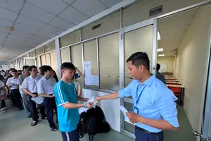 Thí sinh dự thi kỳ thi đánh giá năng lực đợt 1 do ĐHQG TPHCM tổ chức tại điểm thi Trường ĐH Công nghiệp TPHCM