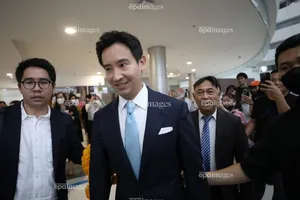 Ông Pita Limjaroenrat hầu tòa. Ảnh: EPA