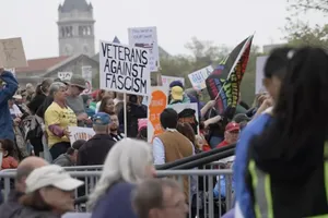 Biểu tình tại Mỹ phản đối chính sách thuế của Tổng thống Trump. Ảnh từ video của ABC NEWS