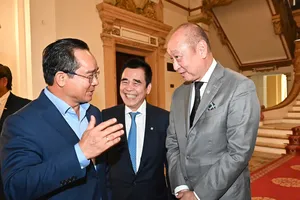 Đồng chí Nguyễn Văn Được, Phó Bí thư Thành ủy, Chủ tịch UBND TPHCM, tiếp ông Wee Ee Cheong, Phó Chủ tịch kiêm Tổng Giám đốc điều hành của Tập đoàn Ngân hàng United Overseas Bank (UOB). Ảnh: VIỆT DŨNG 