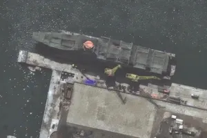 Ảnh vệ tinh cho thấy Triều Tiên đang chế tạo tàu chiến tại xưởng đóng tàu Nampo. Ảnh: MAXAR TECHNOLOGIES