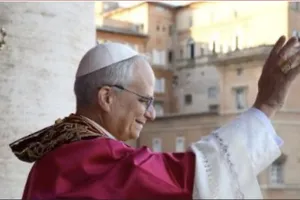 Tân Giáo hoàng Leo XIV ra mắt tín đồ từ ban công Vương cung Thánh đường Thánh Peter. Ảnh: VATICAN MEDIA