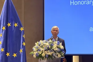 Phó Chủ tịch UBND TPHCM Võ Văn Hoan phát biểu tại buổi lễ. Ảnh: PHƯƠNG NAM 