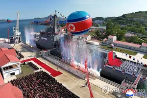 Lễ hạ thủy tàu khu trục 5.000 tấn của Triều Tiên. Ảnh: KCNA/YONHAP