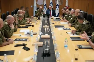 Ông Israel Katz, Bộ trưởng Bộ Quốc phòng Israel, họp với các tướng lĩnh của Lực lượng Phòng vệ Israel, ngày 13-6. Ảnh: DEFENSE MINISTRY