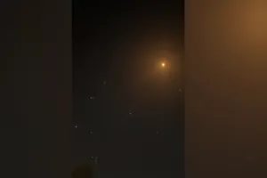 Hình ảnh trên bầu trời Doha sau khi Iran cho biết đã tấn công căn cứ Al-Udeid. Ảnh: AL JAZEERA