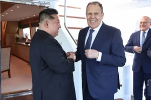 Nhà lãnh đạo Kim Jong-un gặp Ngoại trưởng Nga Sergey Lavrov tại Wonsan, Triều Tiên. Ảnh: RUSSIAN FOREIGN MINISTRY/TELEGRAM/THE MOSCOW TIMES