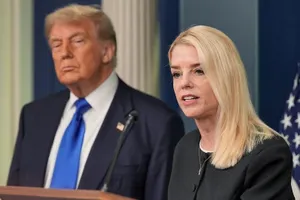 Tổng thống Donald Trump và Bộ trưởng Tư pháp Mỹ Pam Bondi. Ảnh: XINHUA 
