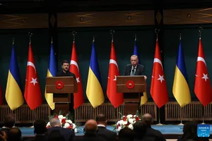Tổng thống Volodymyr Zelensky và Tổng thống Recep Tayyip Erdogan tại buổi họp báo ở Ankara, ngày 19-11. Ảnh: XINHUA 