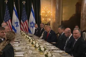 Phái đoàn của Thủ tướng Benjamin Netanyahu gặp Tổng thống Donald Trump ngày 29-12. Ảnh: XINHUA 