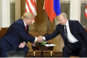  Tổng thống Mỹ Donald Trump và Tổng thống Nga Vladimir Putin trong cuộc gặp trước đó. Ảnh: XINHUA 