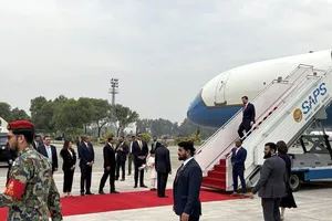 Máy bay chở phái đoàn của Chính phủ Mỹ hạ cánh xuống thủ đô Islamabad của Pakistan. Ảnh: XINHUA 