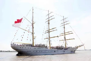 Tàu buồm huấn luyện KRI Bima Suci thuộc Hải quân Indonesia cập cảng Sài Gòn - Hiệp Phước, TPHCM