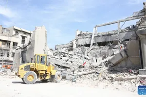 Một khu nhà tại thủ đô Tehran, Iran bị hư hại sau các đợt không kích của Mỹ và Israel. Ảnh: XINHUA 