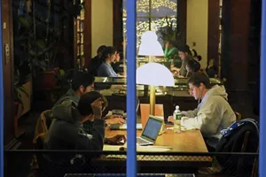 Sinh viên học tập tại thư viện Đại học Colombia, Mỹ. Ảnh: XINHUA 