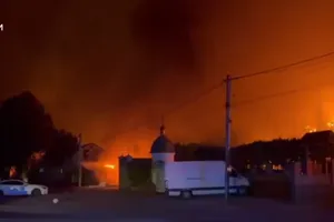 Nổ lớn tại kho hàng ở Kiev. ẢNH: UKRAINE'S EMERGENCY SERVICE