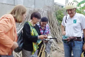 Đại sứ Bỉ thăm cơ sở sản xuất xe đạp bằng tre Thiện Trí.