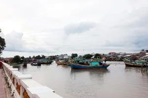 Khu vực nơi nạn nhân bị rơi xuống sông, mất tích