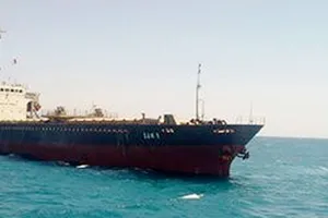 Tàu vận tải SAM 5 chở gần 8.000 tấn than bị mắc cạn