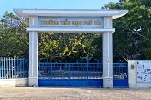 Trường Tiểu học Phú Tài, nơi xảy ra sự việc cô giáo rơi xuống lầu, bất tỉnh.