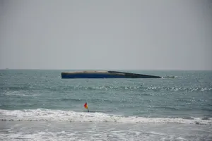 Tàu vận tải chở 1.500 tấn tro bay nhiệt điện bị chìm trên vùng biển Mũi Né.