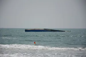 Tàu chở tro xỉ than bị chìm trên biển Bình Thuận, bất ngờ “biến mất“