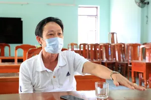 Ông Nguyễn Hải, chủ tàu cá nơi các ngư dân tỉnh Phú Yên làm việc trình bày với cơ quan chức năng.