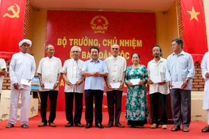 Bộ trưởng, Chủ nhiệm Ủy ban Dân tộc Hầu A Lềnh chúc mừng Tết Katê đồng bào Chăm 