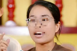 Bà L.T.T.H. (mẹ Bắp) trong một phiên livestream bán hàng trên mạng xã hội