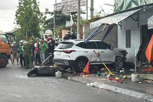 Chiếc ô tô lao vào nhà dân ở TP Phan Thiết khiến 1 người tử vong