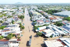 Lâm Đồng: Nhà cửa tan hoang sau trận mưa lũ lịch sử