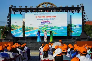 Lễ phát động chương trình “Du lịch xanh - Vì tương lai bền vững” tại đảo Phú Quý
