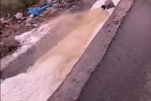 Sự cố vỡ đường ống thu gom nước thải tại khu vực cầu vượt đèo Rù Rì (phường Bắc Nha Trang, tỉnh Khánh Hòa)