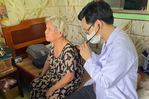 Lâm Đồng: Đến tận nhà khám sức khỏe cho người yếu thế