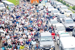Traffic jam is a permanent issue in many areas, HCMC during peak hours (Photo: SGGP)