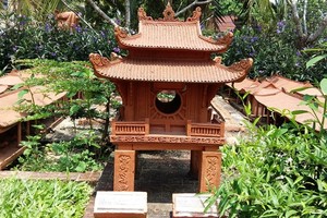 Famous places: A ceramic replica of the Temple of Literature in Hà Nội is shown at Thanh Hà Terracotta Park. (Photo: VNS)