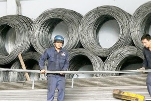 Steel is one of commodities seeing trade deficit in the first four months this year (Photo: SGGP)