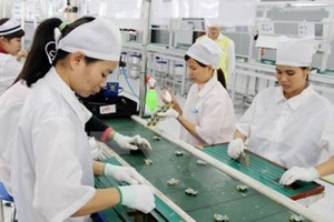 A South Korean firm producing cell phone accessories in Thai Nguyen province (Photo: VNA)
