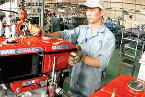 Engine manufacturing for exports to ASEAN (Photo: SGGP)