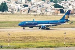 An aircraft in Tan Son Nhat International Airport, HCMC (Photo: SGGP)