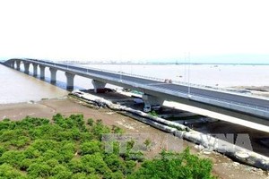 Vietnam’s longest sea bridge in the northern port city of Hai Phong opened to traffic. (Photo: VNA)