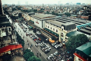 A plan to upgrade the capital’s old railway station and surrounding areas into a Japanese-style modern urban depot surrounded by buildings of up to 70 stories has generated opposition from architectural experts. (Photo: VNS)