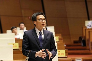 Deputy Prime Minister Vu Duc Dam responds to queries from National Assembly deputies yesterday afternoon. (Photo: VNA/VNS)