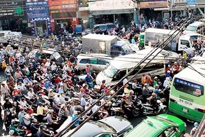 A traffic jam in Au Co-Truong Chinh intersection (Photo: SGGP)