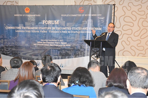 HCMC Party Leader Nguyen Thien Nhan delivers a statement at a forum connecting Vietnamese startups in the US and Vietnam in San Francisco on December 9 (Photo: hcmcpv)