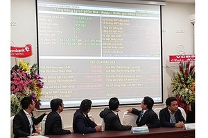 Investors follow Sabeco share auction results on December 18