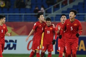 Vietnamese players celebrate their goal during the AFC U23 Championship match against Iraq on January 20. Vietnam win 5-3 in penalty shootout (Photo VNA)