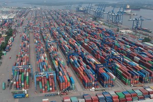 Export containers at a seaport in HCMC (Photo: SGGP)