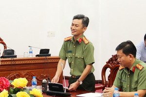 Colonel Tran Van Duong from Can Tho Police Department informed the press of the case on October 24 (Photo: SGGP)