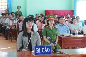 Huynh Thuc Vy sentenced to 2 years and 9 months in prison for insulting the national flag (Source: VNA)
